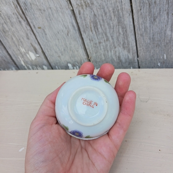 Vtg Lillian Vernon Porcelain Collector’s Box White Pansies Cottagecore Trinket - Picture 4 of 9